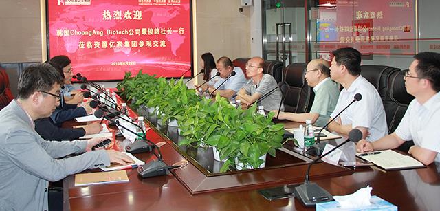 韩国中央生物株式会社社长嚴俊鎔一行专程造访北京资源豪利777(OLE777)官方网站集团参观互换