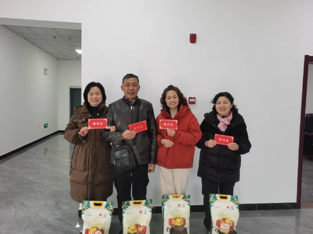 情系桑榆  新春送暖 |?拼搏在线官网化工工会发展2026年春节退休职工慰问活动